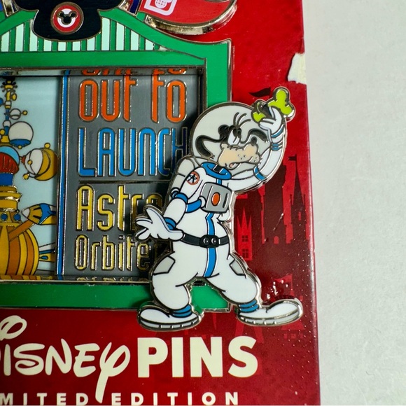 NWT. 2024 Disney Parks Bicoastal Adventures Astro Orbiter Goofy Pin LE 4000. - Picture 4 of 8